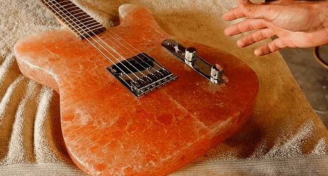 有多少老外买铁锹回家是为了当吉他弹？