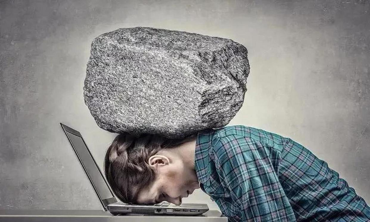 女性白发增多是什么原因造成的,女生30岁开始长白发缺什么营养