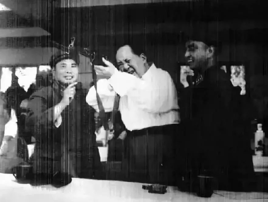 129年了，今天，一起缅怀伟人毛*东泽**！