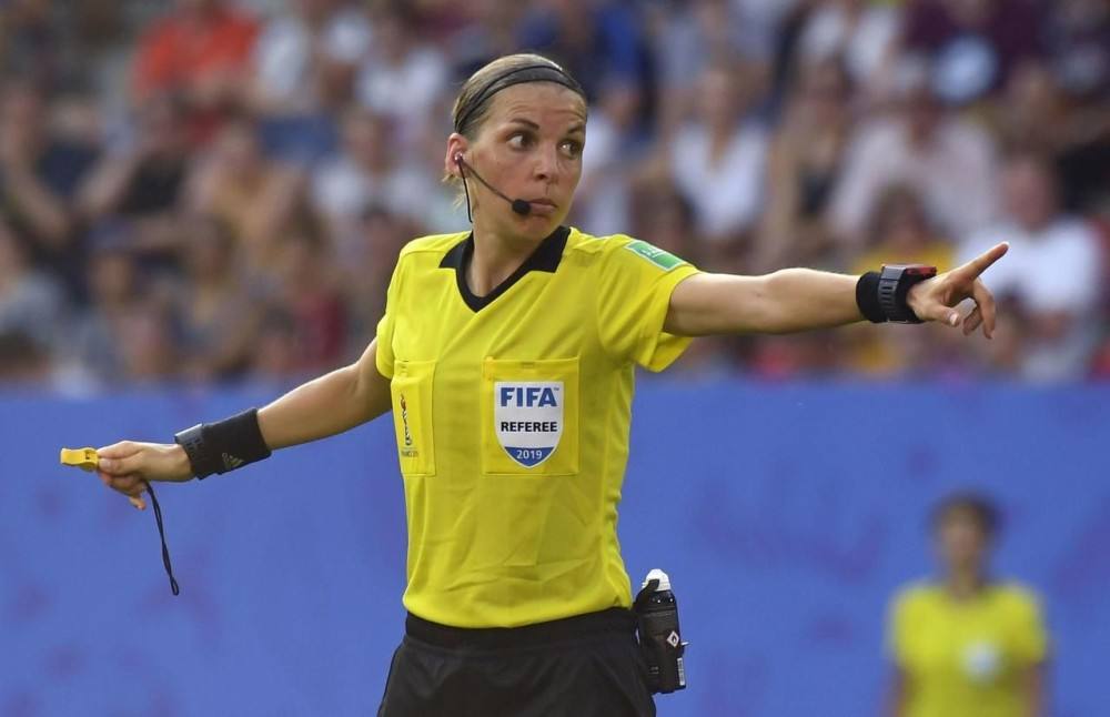 世界杯德国vs西班牙裁判,世界杯比赛三个女裁判