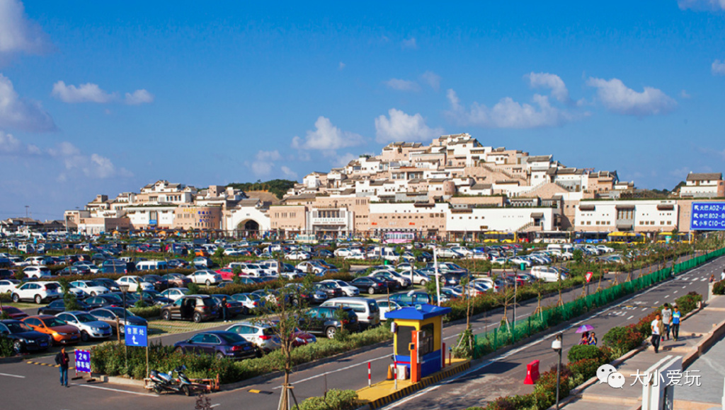 这座颜值逆天的“千岛之城”坐拥金沙白浪，还有机会偶遇荧光海哦