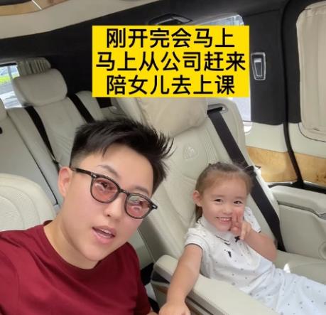 女子斥巨资生混血女儿新闻,吉林女子自己试管生孩子