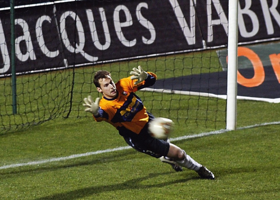 这是勇士的头盔，也是铁血的勋章