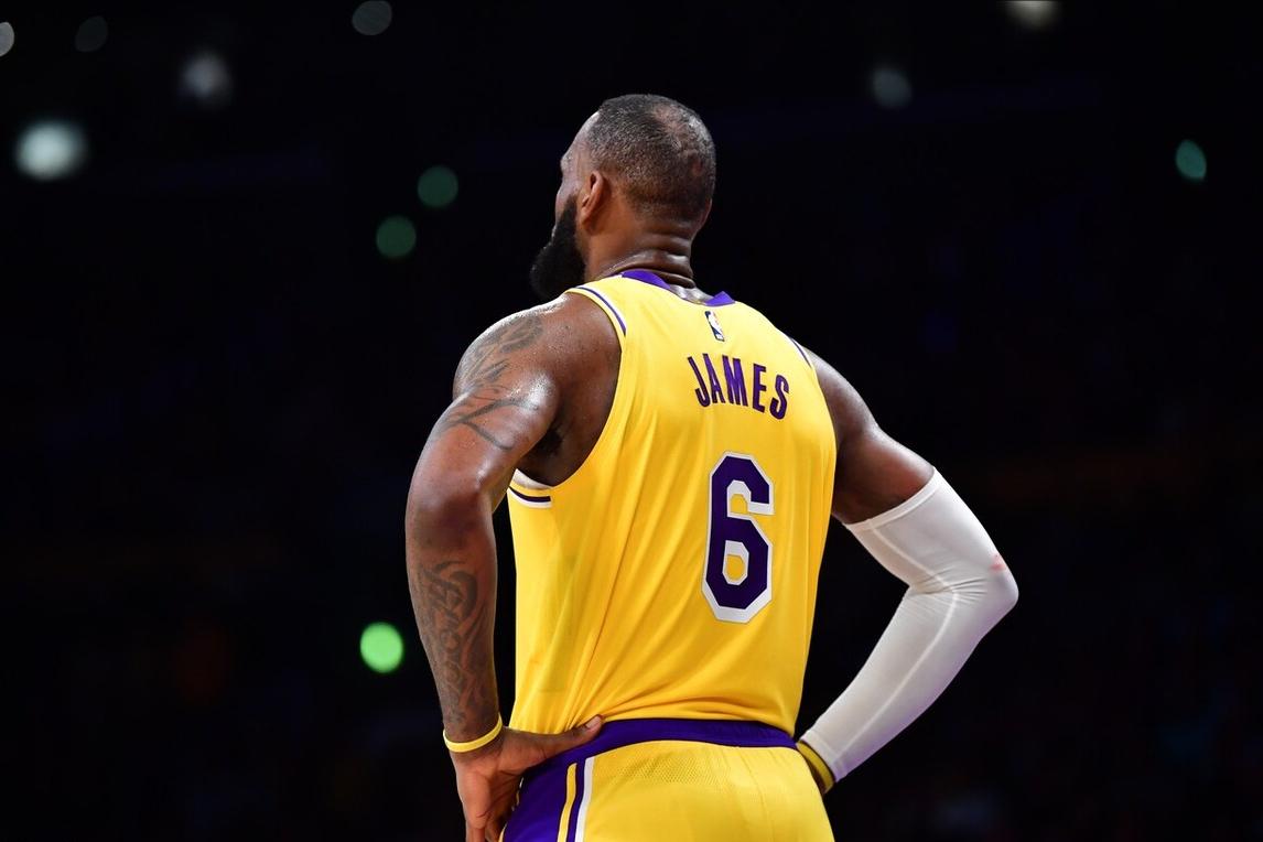 詹姆斯会在湖人退役吗,湖人四连败詹姆斯谈退役