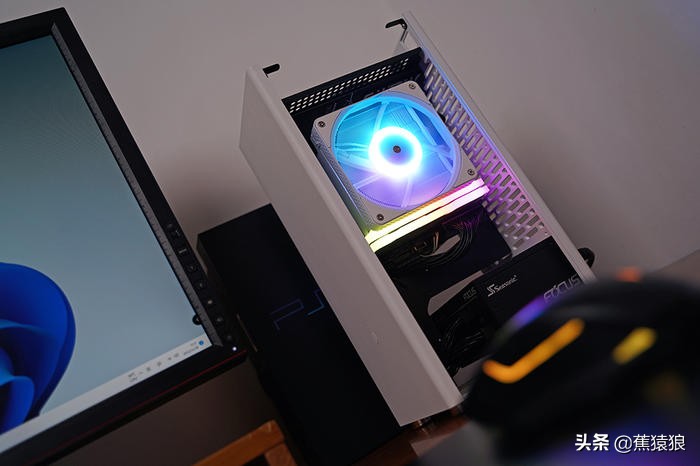 12600K+STRIXB660-I+RTX3060，AKLLAA5立式ITX机箱装机展示