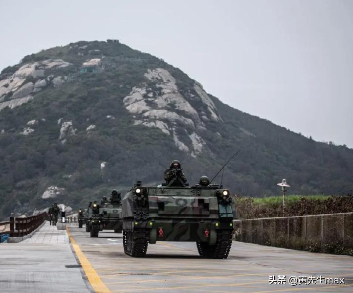 引狼入室！台媒报道美军驻台200教官，我国国防部直接把话挑明。