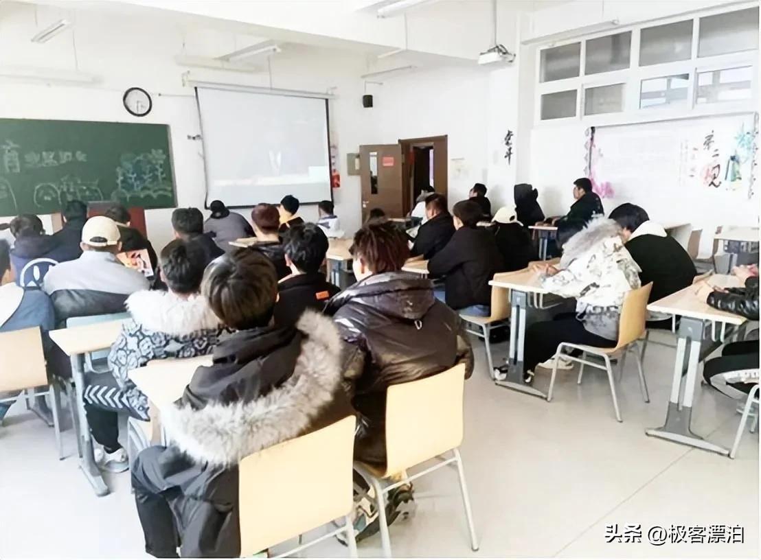 人人都做老板时代下，女大学生创业意向，可依靠外部影响提升吗？