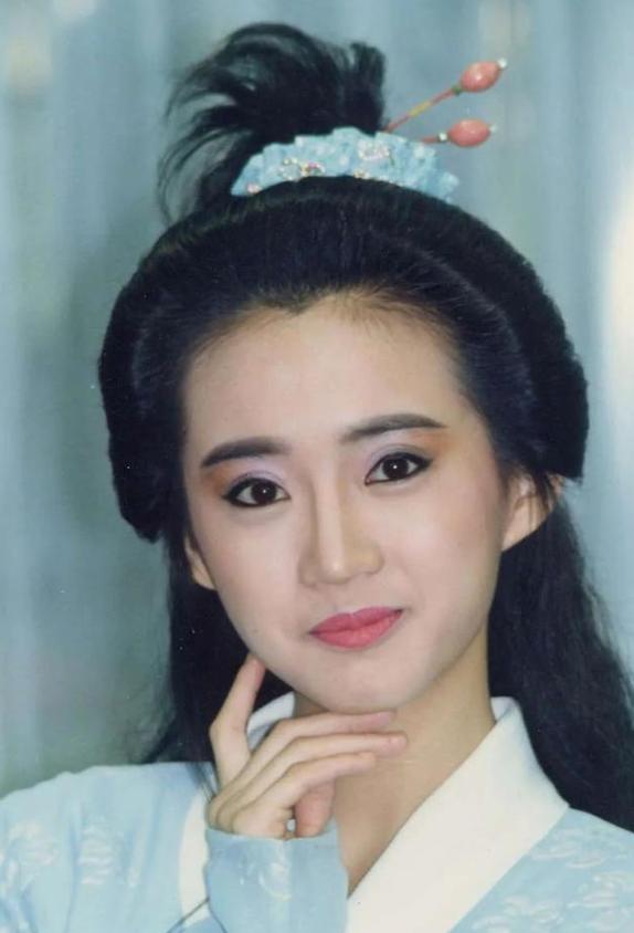 桑妮的20岁照片,桑妮颜值巅峰出家