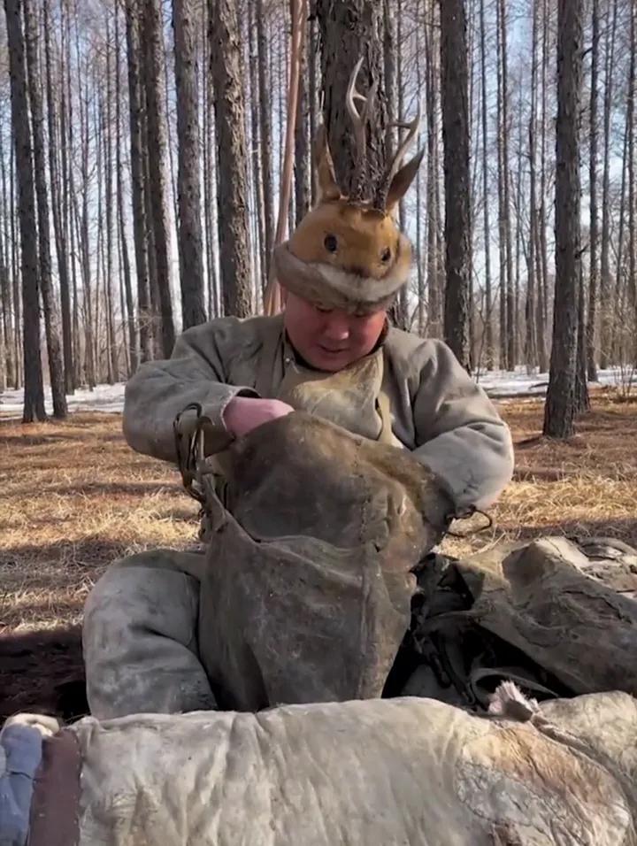 五十六个民族的风俗和服饰,五十六个民族代表服饰图片