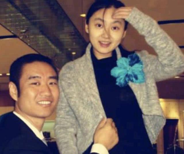 邢丹葬礼与老公丛飞合葬,深圳玫瑰丛飞邢丹怎么死的