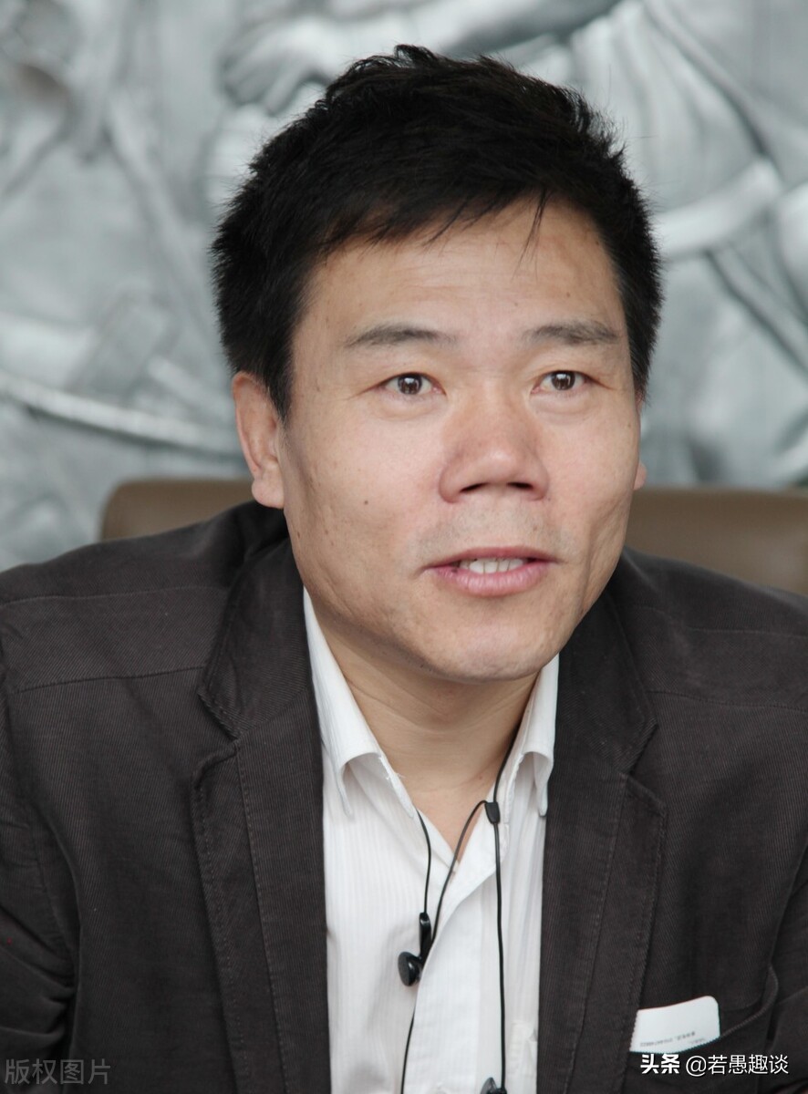 如果你只是一个中文系本科的水平，千万不要和司马南斗嘴