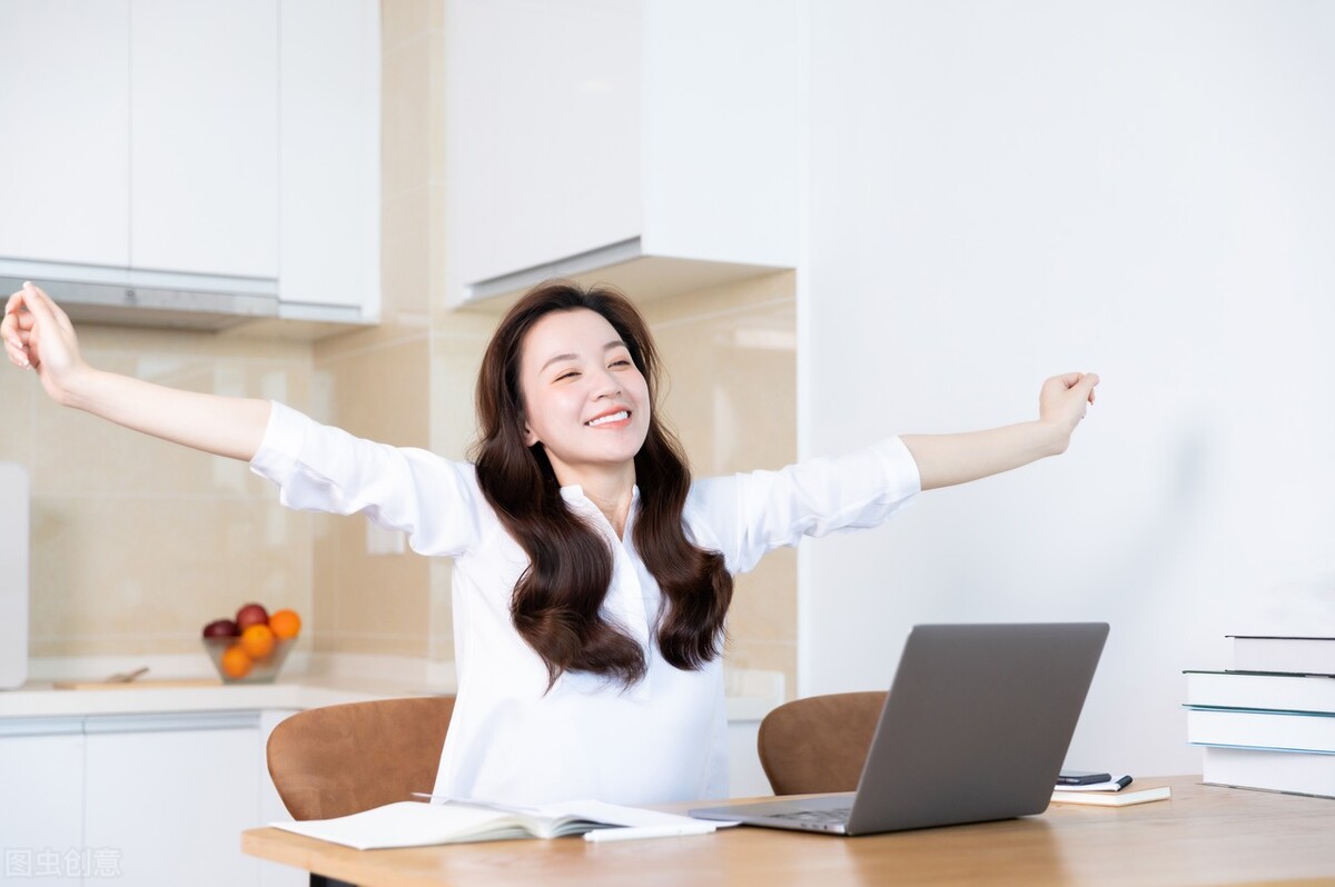 月经少发黑没有血块怎么调理最好,月经颜色发黑还有血块是怎么回事