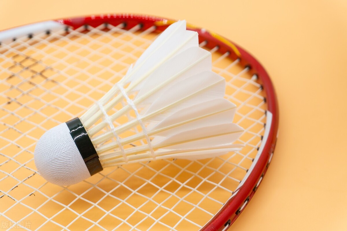 碳纤维羽毛球拍有点裂纹怎么办,如何辨别羽毛球拍是否是碳纤维