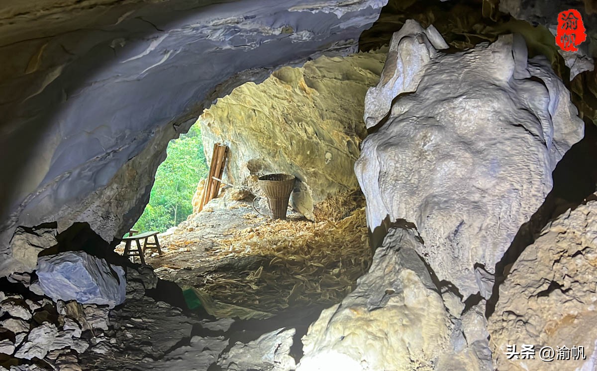 重庆深山悬崖上发现辉煌建筑房屋,重庆大山悬崖峭壁发现千年古房子