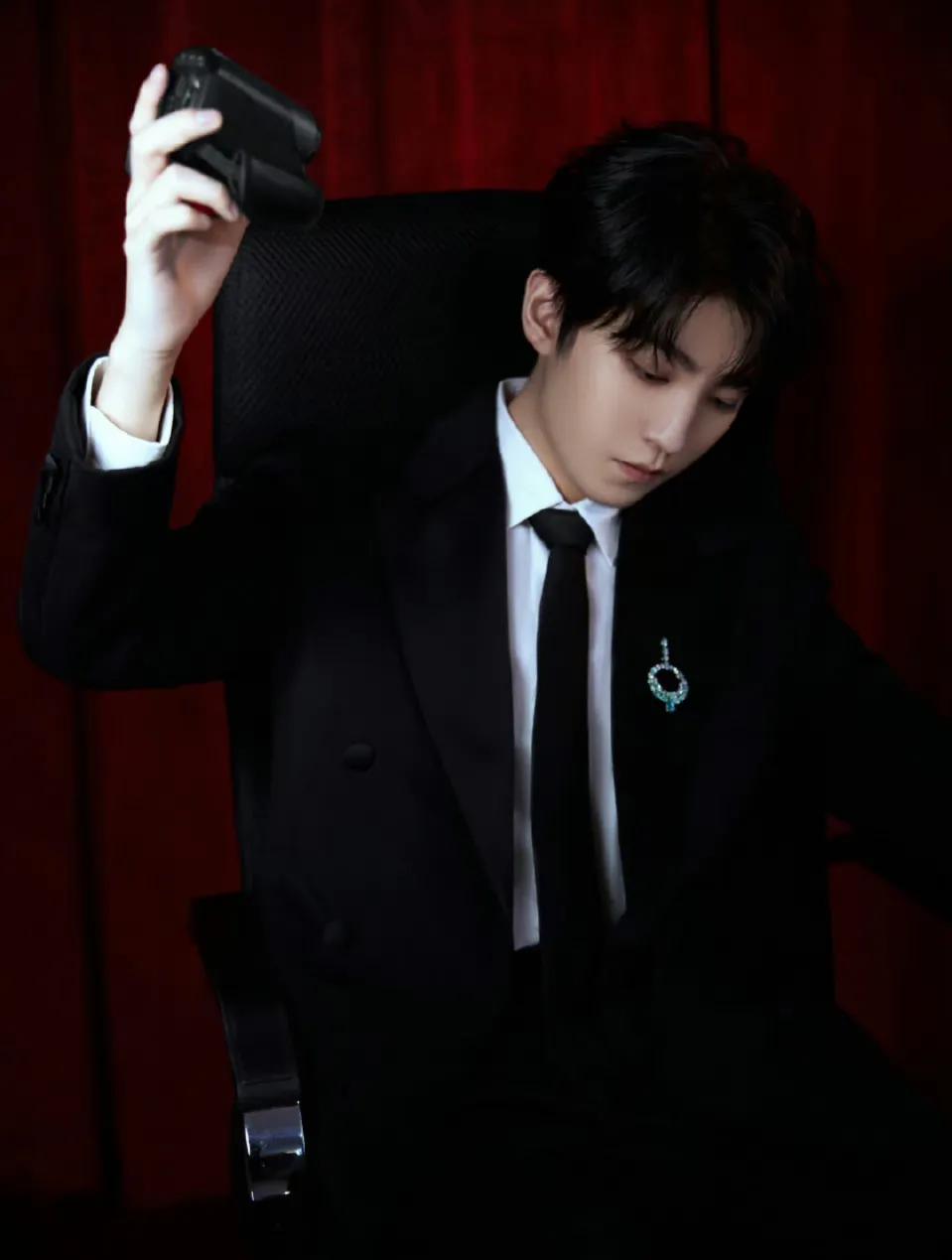 华表|造型②:周深邓超风度翩翩,容祖儿Twins柳岩毛晓彤百花争艳