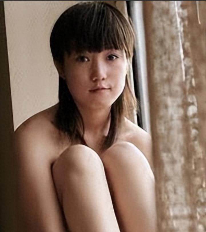 “最红裸模”*筱雨张**：年轻时拍21套写真火爆全网，如今38岁仍单身