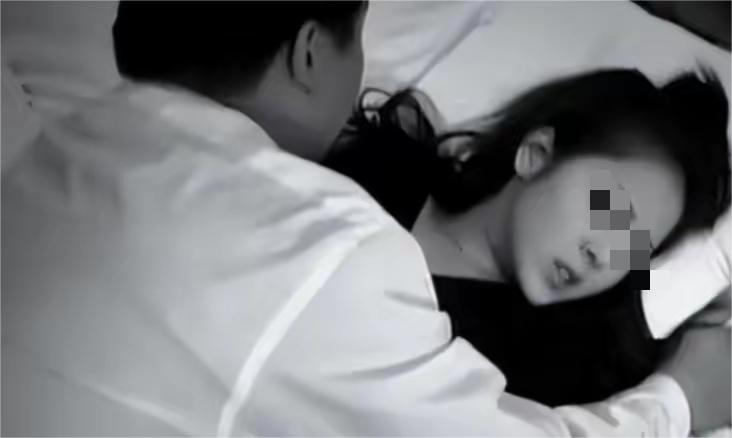 51岁大姐醉酒被人扛走,江苏51岁大姐醉酒被人扛走