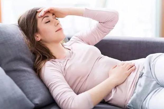 女性阴道有白色泡沫排出，或许暗示4种情况，别不当回事