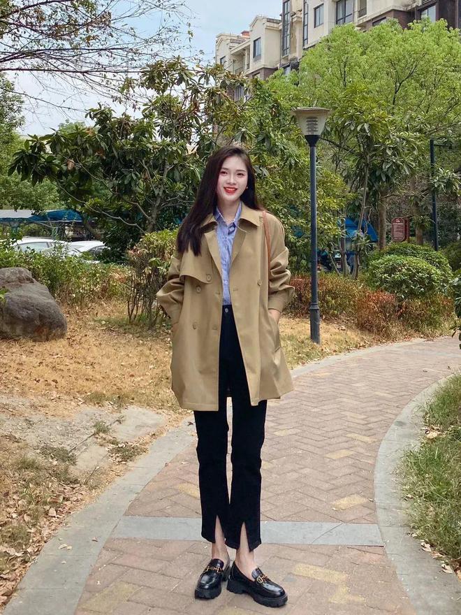 一字带凉鞋黑裤子搭配什么上衣,黑裤子怎么搭配洋气