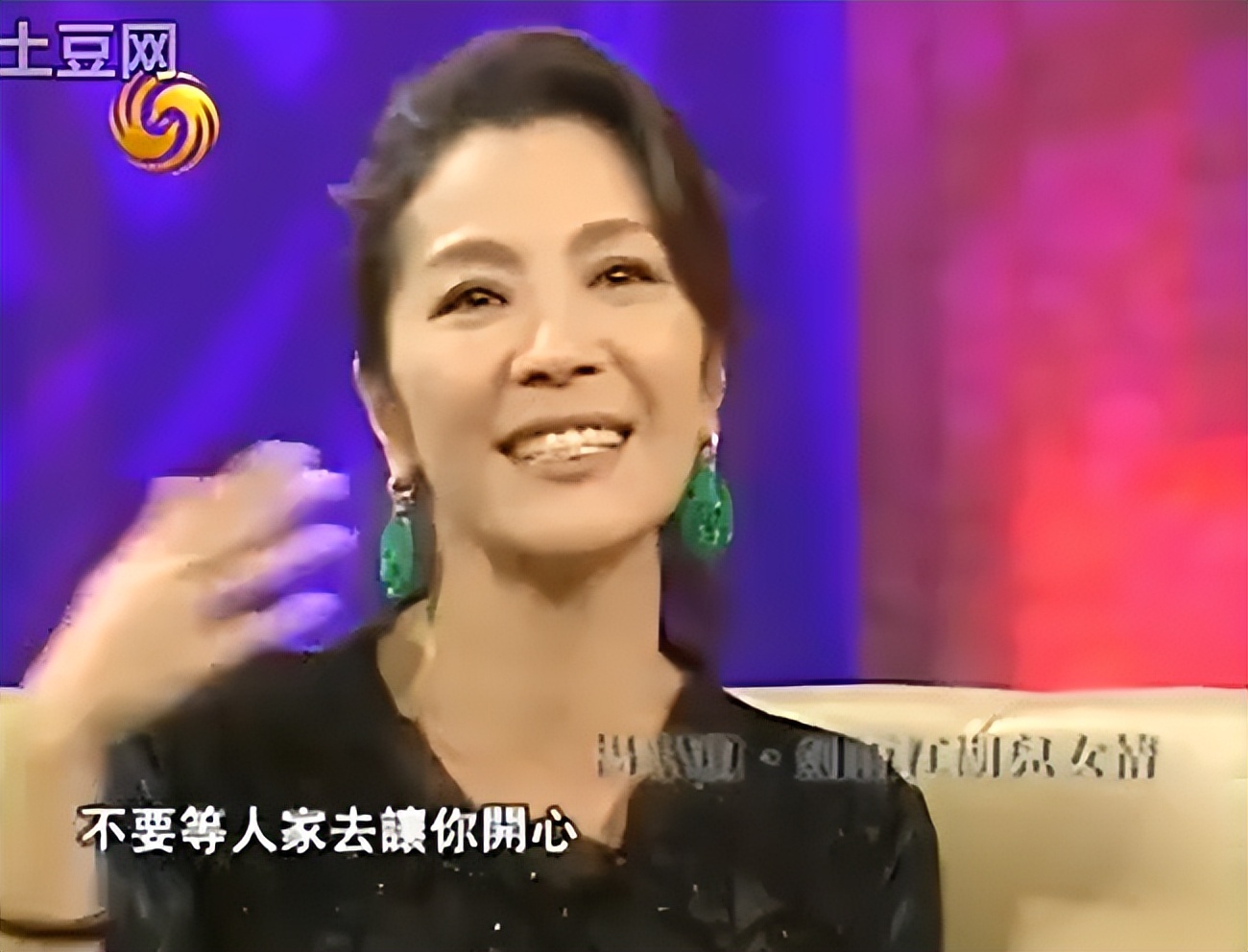 女人被救的剧本早过时了，她60岁还能给你惊喜