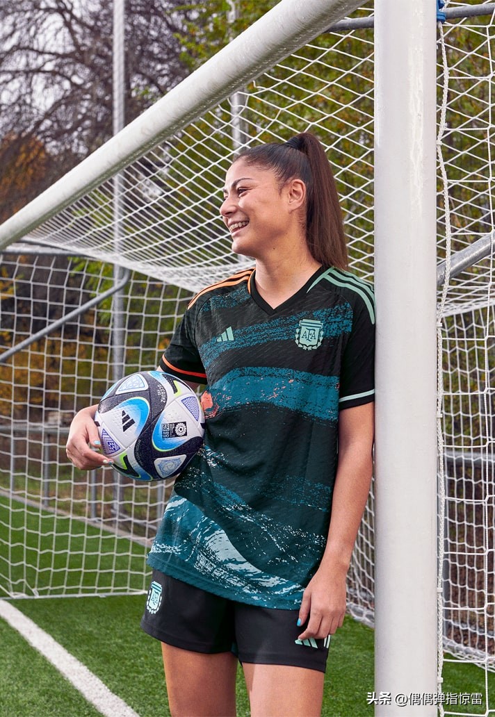 阿迪达斯发布2023女足世界杯国家队客场球衣