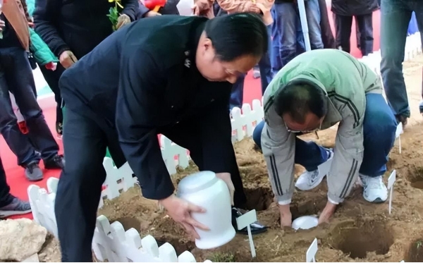 购三代人公墓20年后管理费怎样收,购买了公墓还需要拿管理费吗