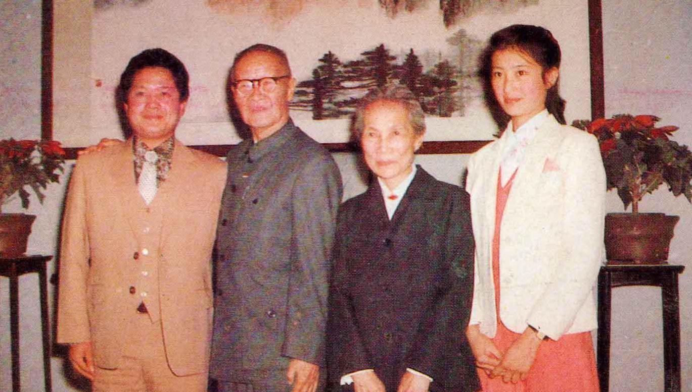 黄植诚：驾百万战机回大陆，获65万奖金，并娶美女空姐为妻