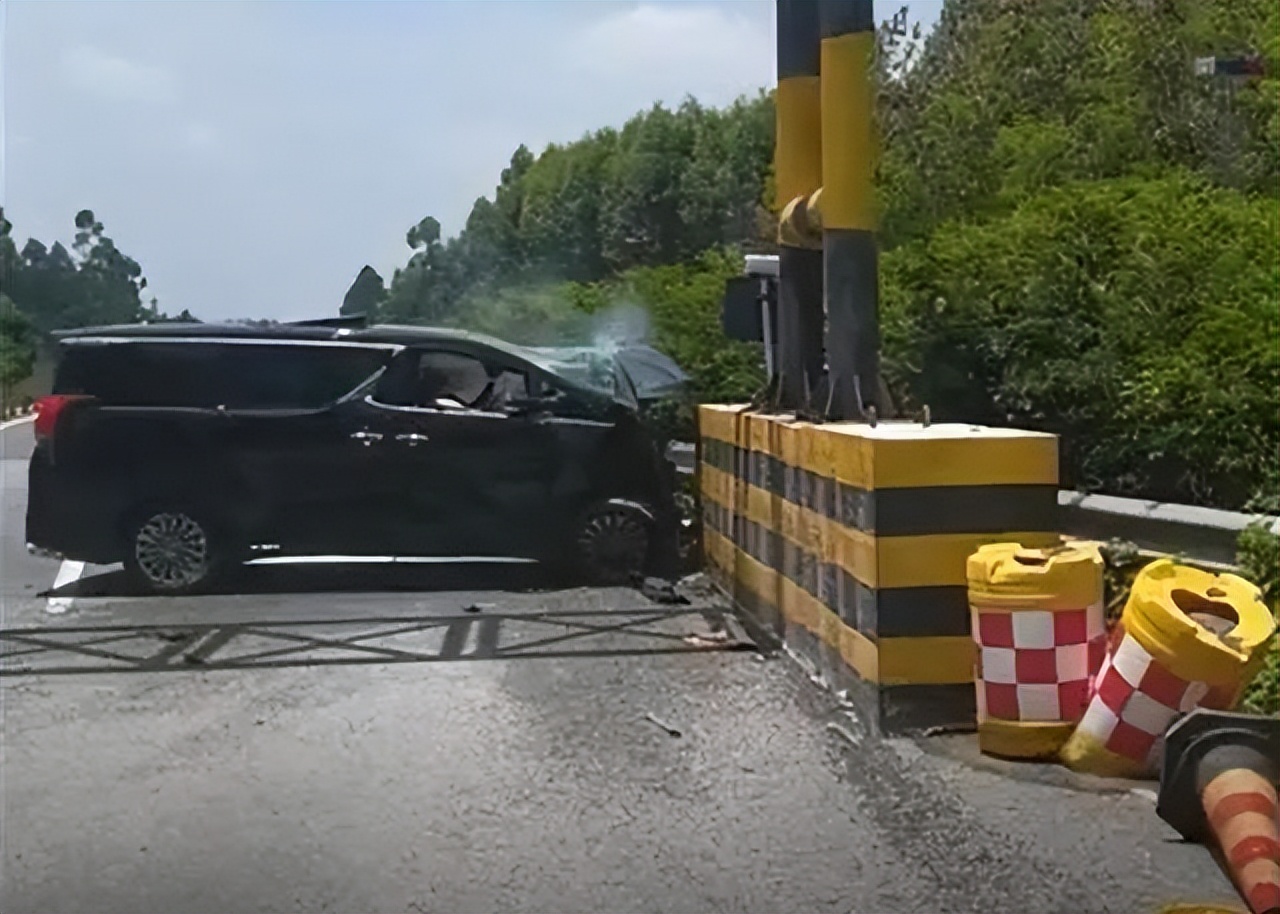 简妍嘚啵嘚|“键盘侠”不要寒了英雄的心