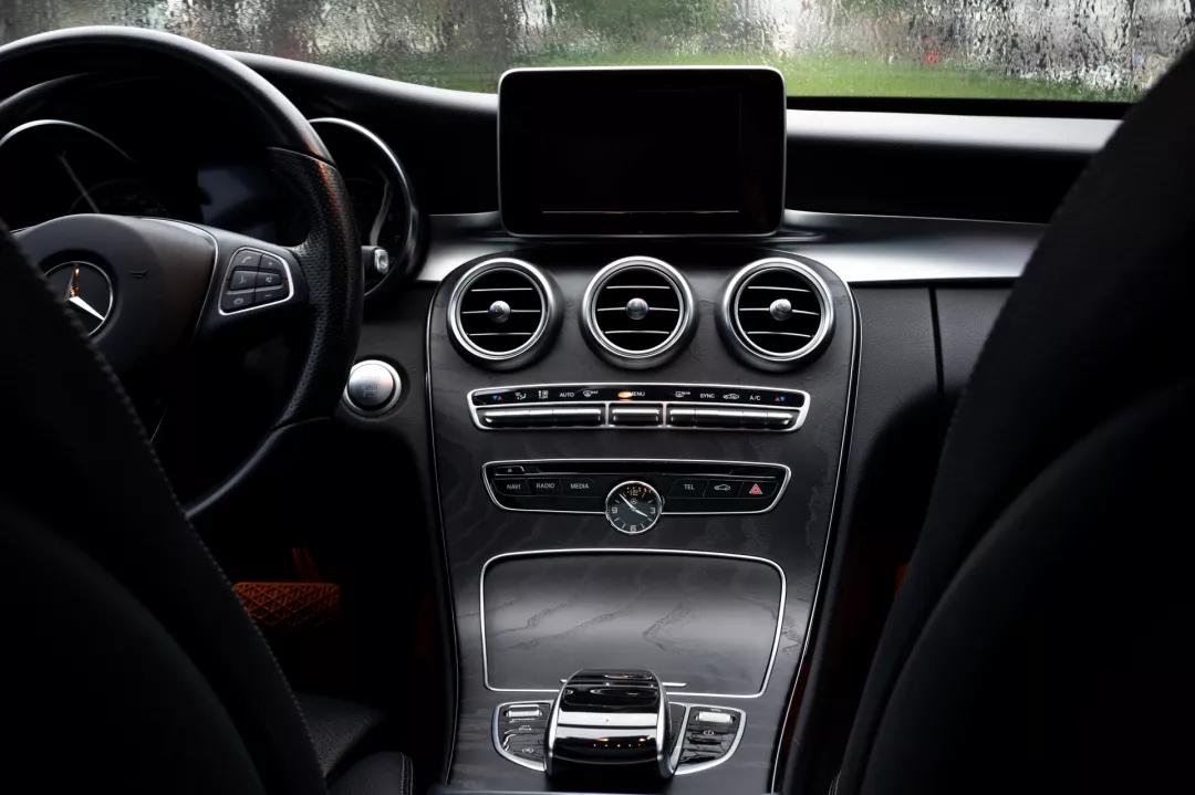 奔驰c200瓦罐6万公里二手价格,奔驰瓦罐c200