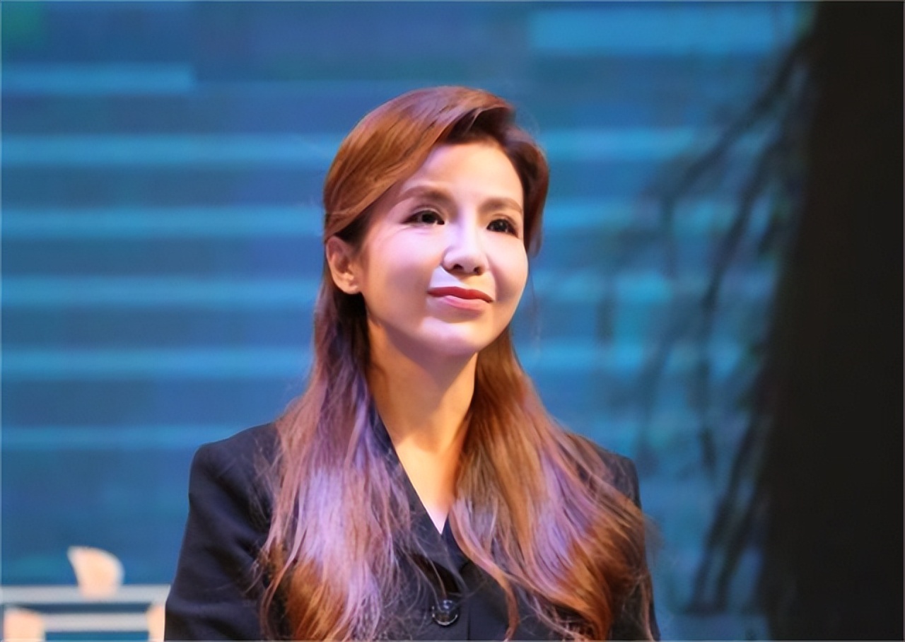 央视主持朱迅：17岁患癌，34岁患重疾，不惧谣言自称要活到90岁