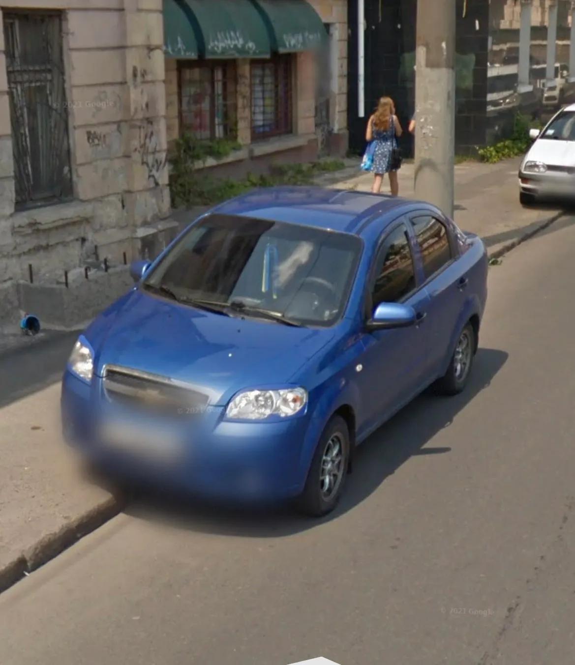 乌克兰敖德萨街头老车、日系车多，但俄罗斯车很少