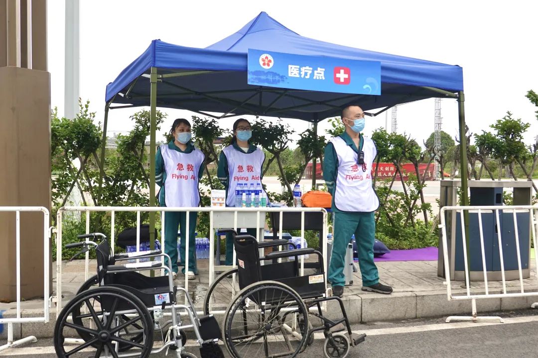 万人一起骑马的视频,万人齐跑马拉松