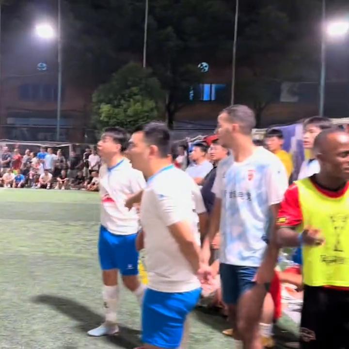 还原南昌站冲逐事件：多名替补队员辱骂粉队队员，言语污秽不堪