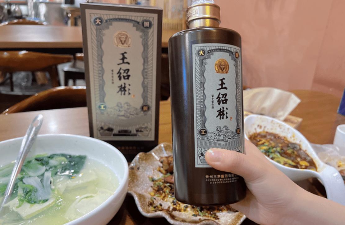 冬日白酒怎么喝?专家建议:白酒温着喝,掌握技巧是关键