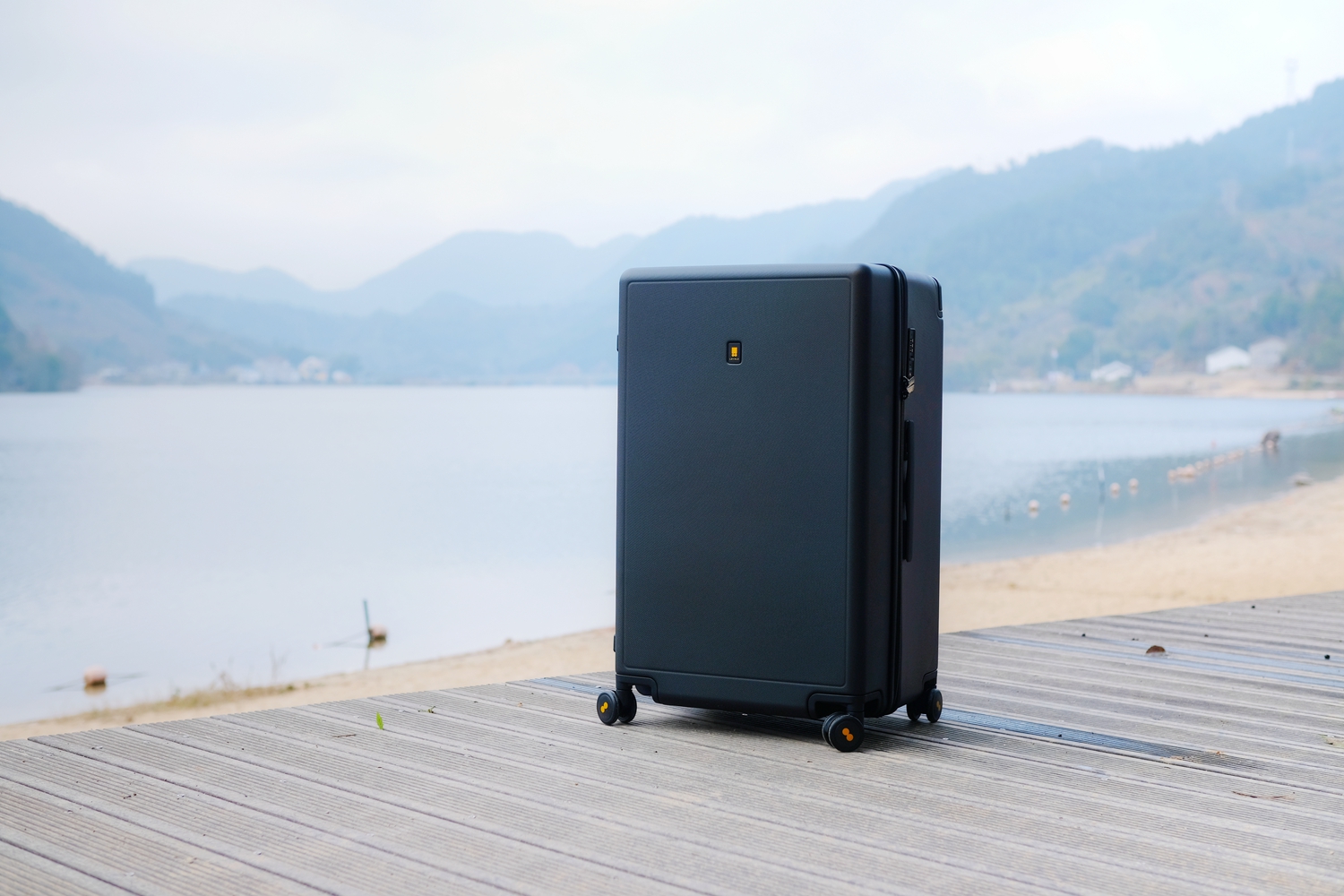 小型行李箱手提实用,重量轻且收纳量大可坐的行李箱