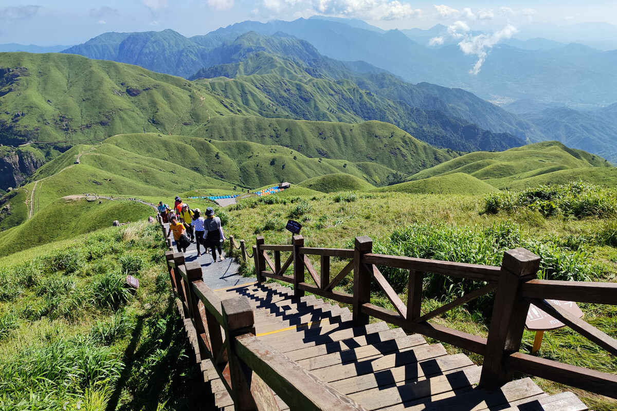 曾经很重视友谊但是看透了人性,曾经的信任和友谊