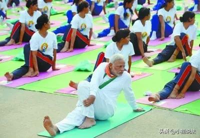 印度莫迪执政的成就,印度莫迪练瑜伽