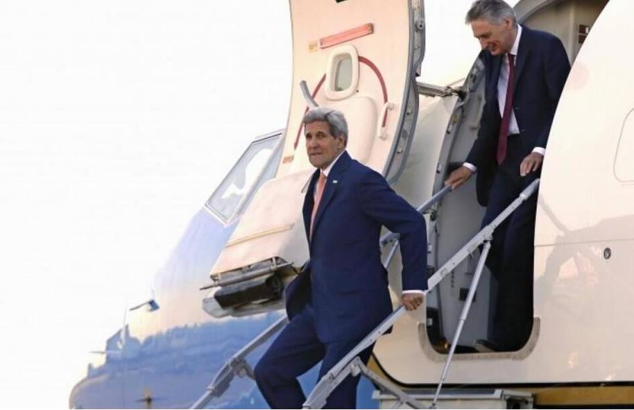 迷人小老头普京：当特工时接头都要迟到，曾牵着狗会见日本代表