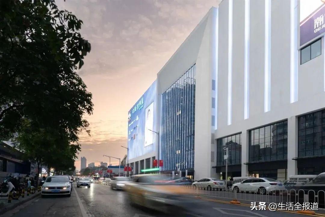 武汉最大商业综合体内部,武汉商业最大的广场