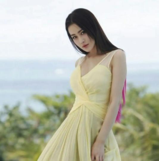 张馨予晒出老公何捷照片帅气迷人,张馨予和老公何捷婚后齐露面