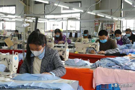 有多少家长挤在直播间买童装？