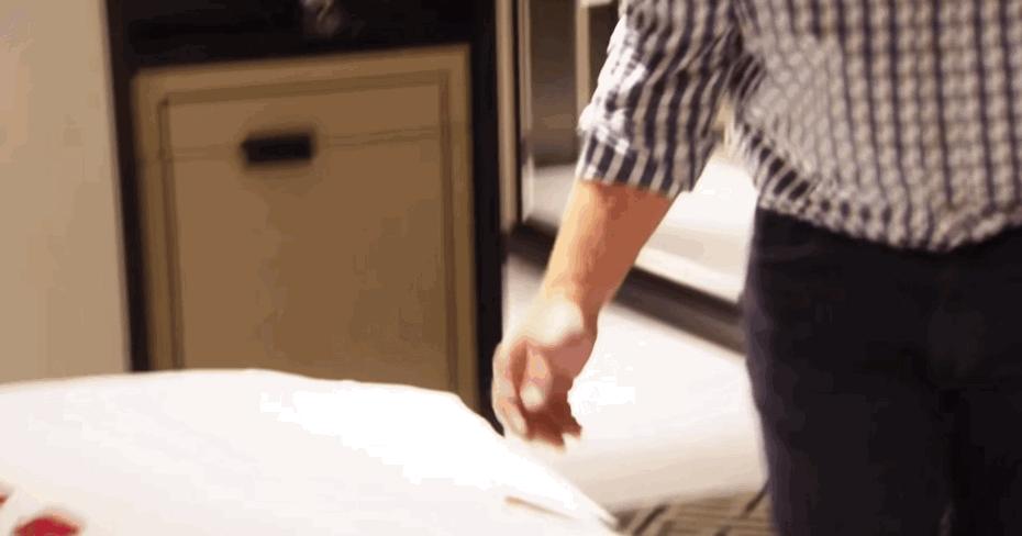 澳洲57岁大叔忘不了28年前的初恋，50岁初恋情人得知后与他相会