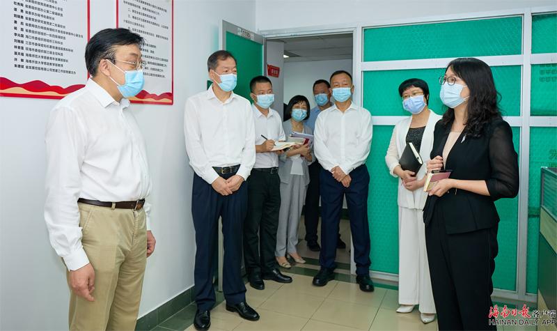 从湖南书记沈晓明的牛仔裤与海南书记冯飞的卡基裤说开去