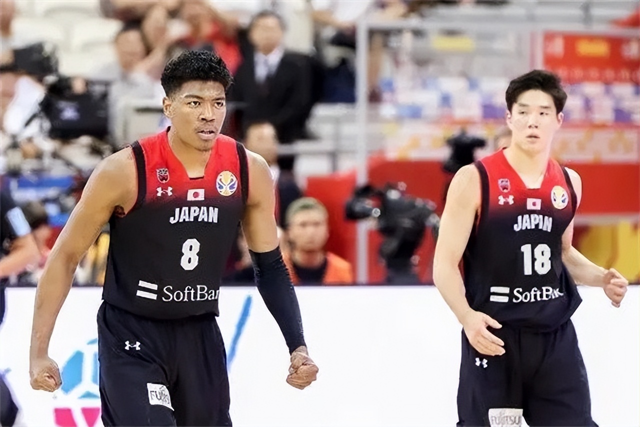 中国男篮黄金一代首发五虎现状：当官、当教练，只有他还在坚持