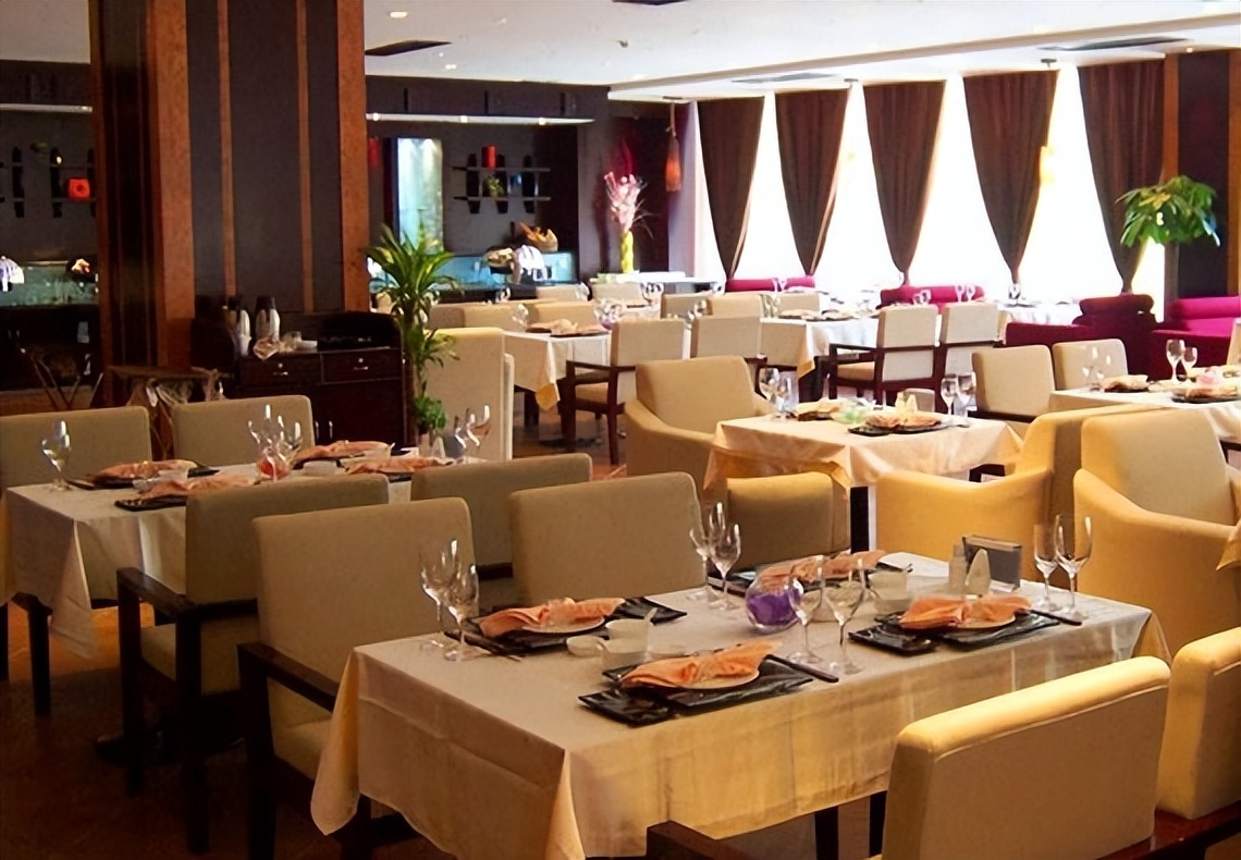 疫情期生意难做，还不如存钱到银行微信，10万存款一年利息有多少