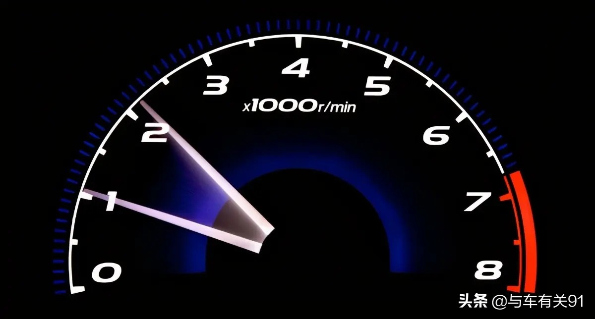 开车大脚油门好还是慢踩油门好,起步大脚油门和轻踩油门哪个省油