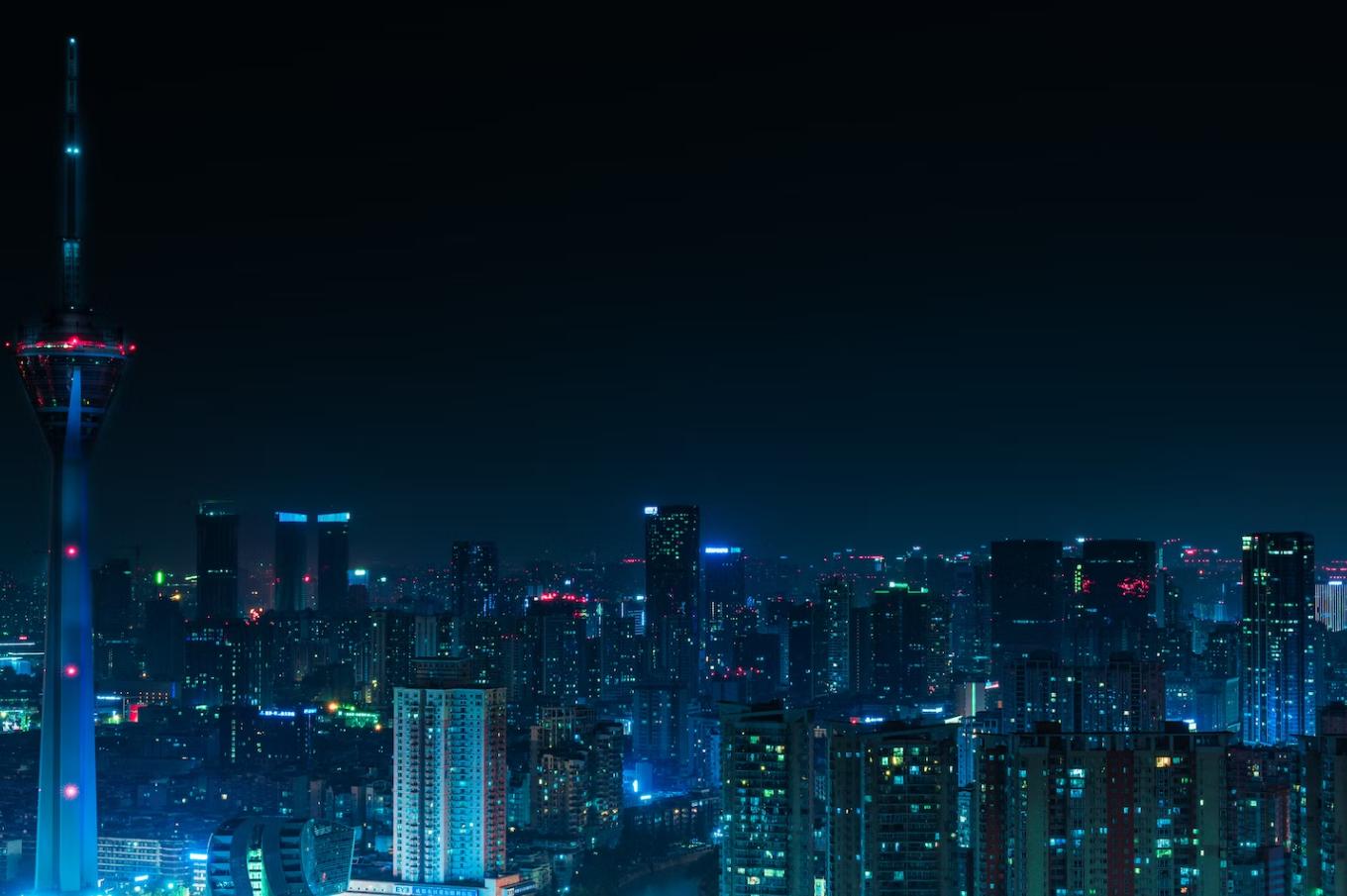 奢侈品扎堆美女如云，成都偷偷“骗”成了西南新一线城市？