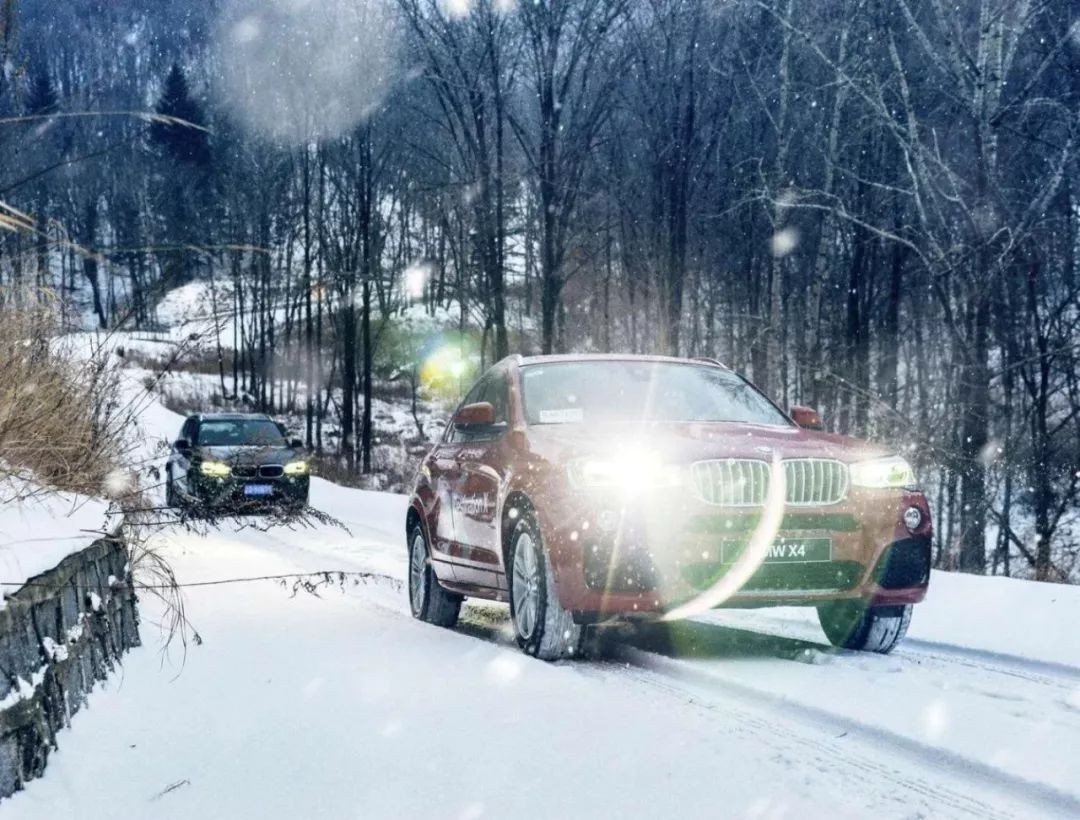 冰雪路面怎么开车操作最好,冰雪路面开车技巧自动挡