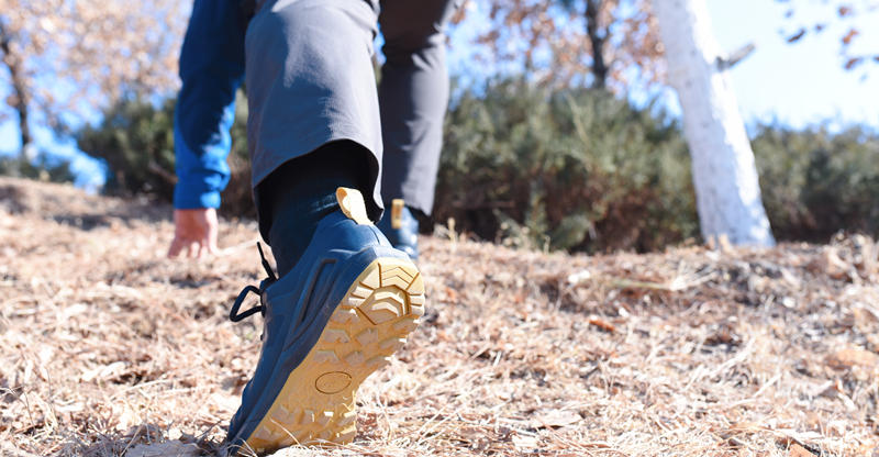 秋冬户外防水防滑软底徒步鞋,全防水全透气徒步鞋