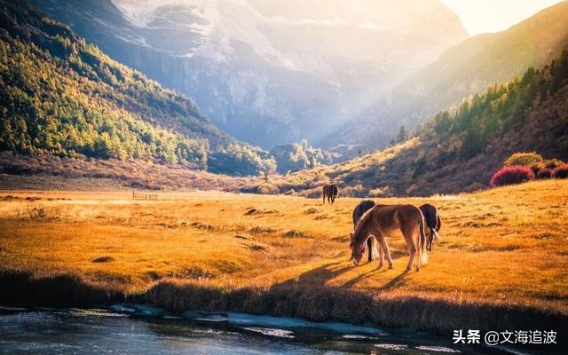 雪山环抱之下风景如画的世外桃源,白雪皑皑之巅